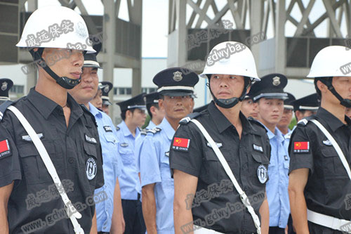 東莞望牛墩保安服務(wù)公司保安凌晨救火 護住戶平安