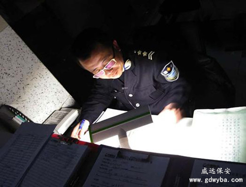 東莞高埗保安公司威遠(yuǎn)保安小哥書法曲藝樣樣行 你還借口不努力么？