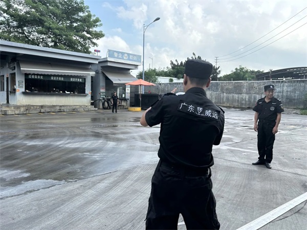 小區(qū)保安“縮水”！社區(qū)回應(yīng)業(yè)主擔(dān)憂